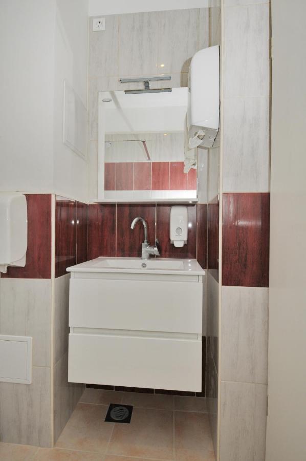 Oasis Hostel สปลิท ภายนอก รูปภาพ
