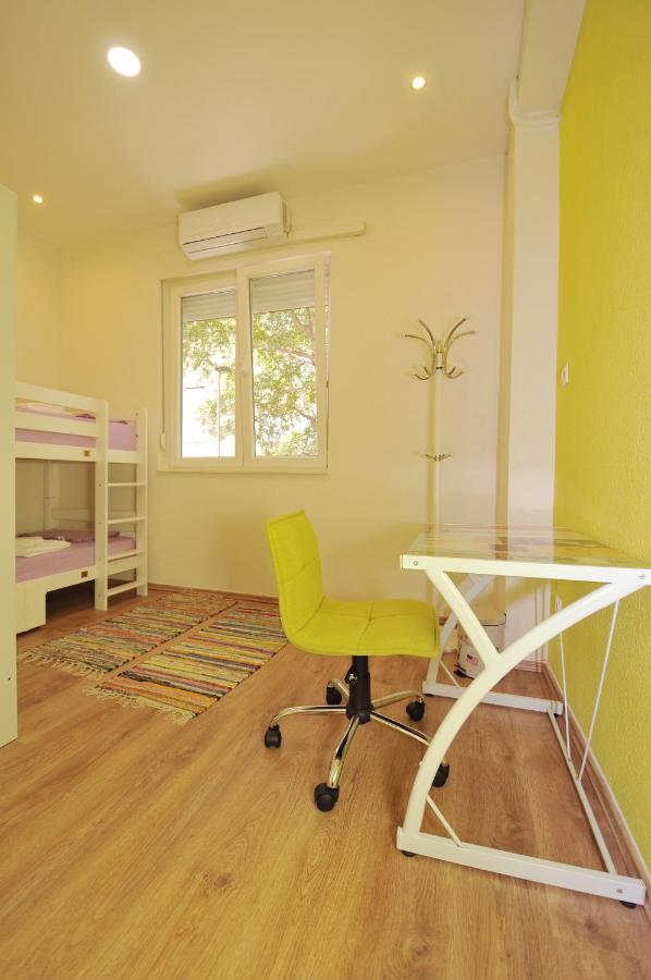 Oasis Hostel สปลิท ภายนอก รูปภาพ