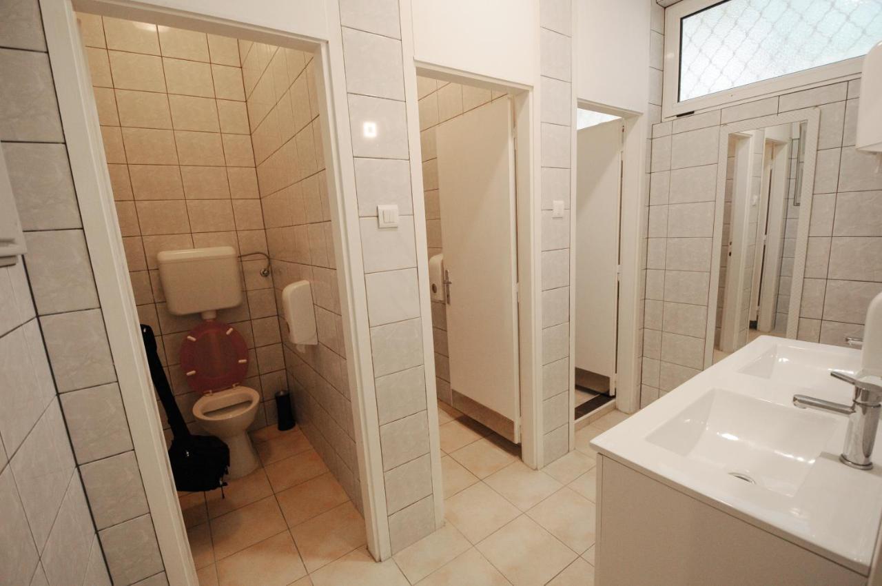 Oasis Hostel สปลิท ภายนอก รูปภาพ