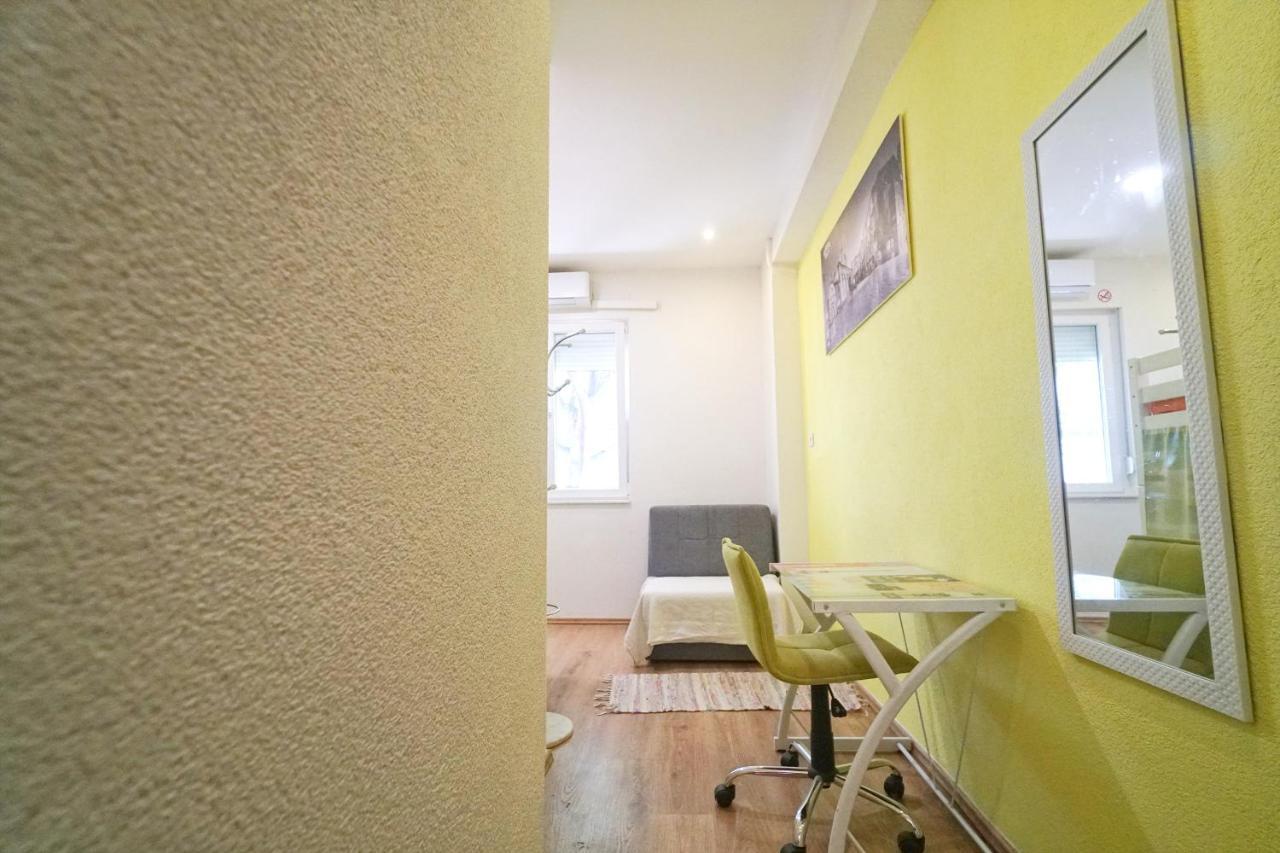 Oasis Hostel สปลิท ภายนอก รูปภาพ